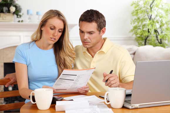 couple-with-financial-problems